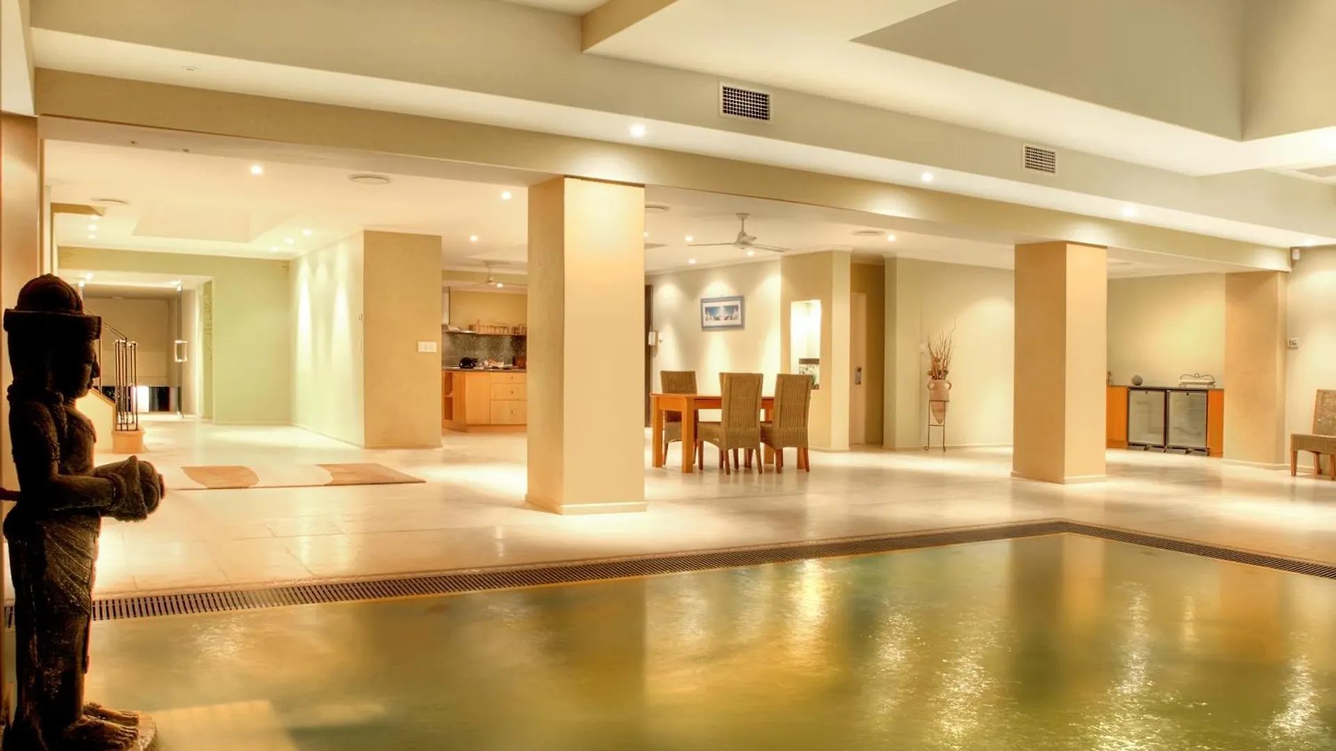 Yachtsmans Paradise, Whitsundays Hotel Cannonvale Australia